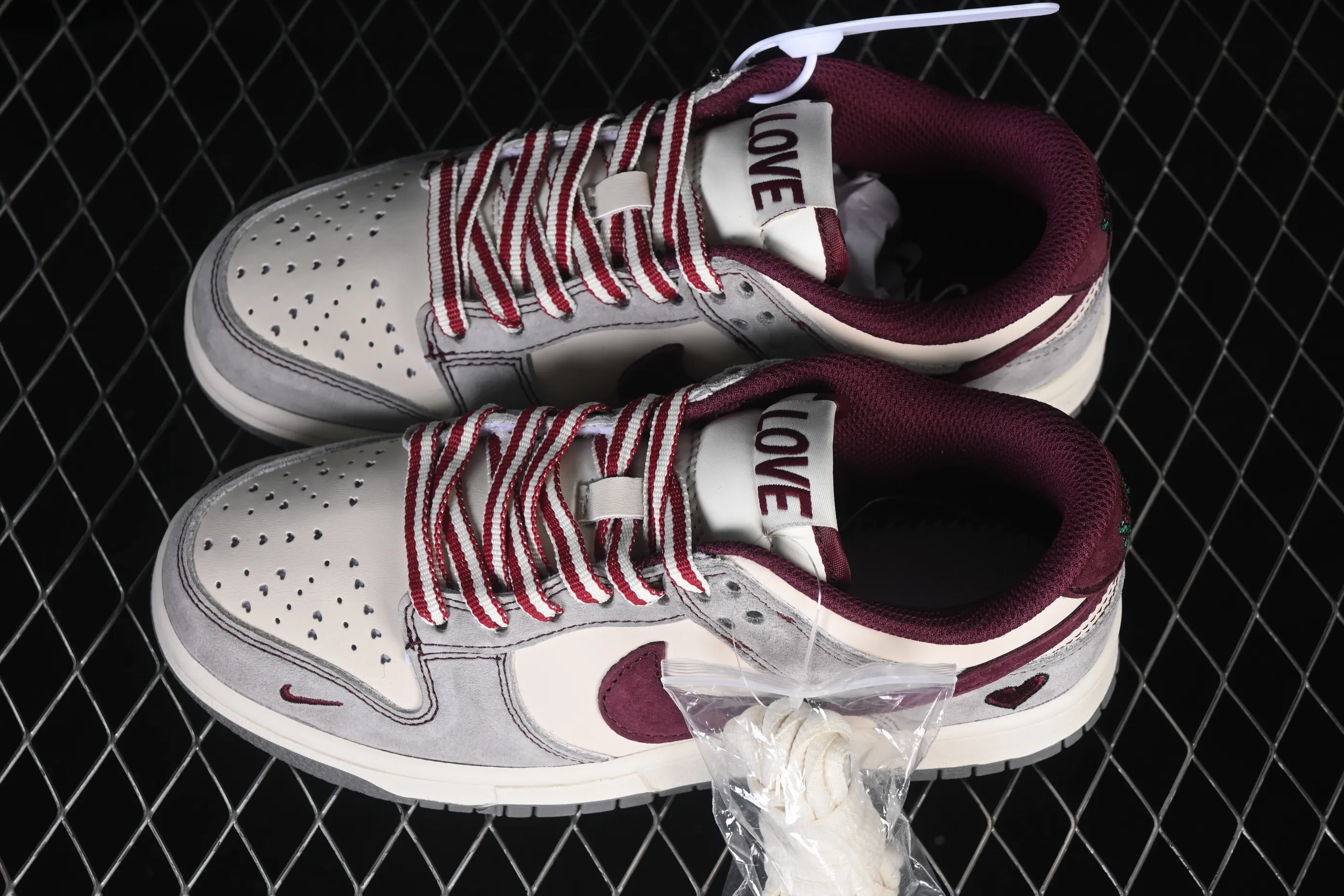 All categories Nk SB Dunk Series Nk SB Dunk Low High-end customized low-top sneakers Nike SB Dunk Low Valentine's Day limited edition High-end customized low-top casual sneakers SG6688-009